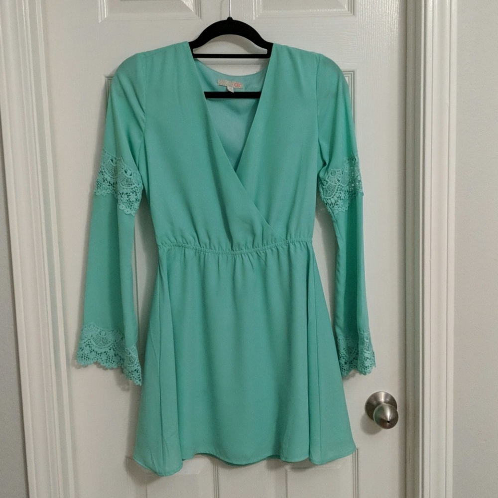 Gianni Bini green summer dress